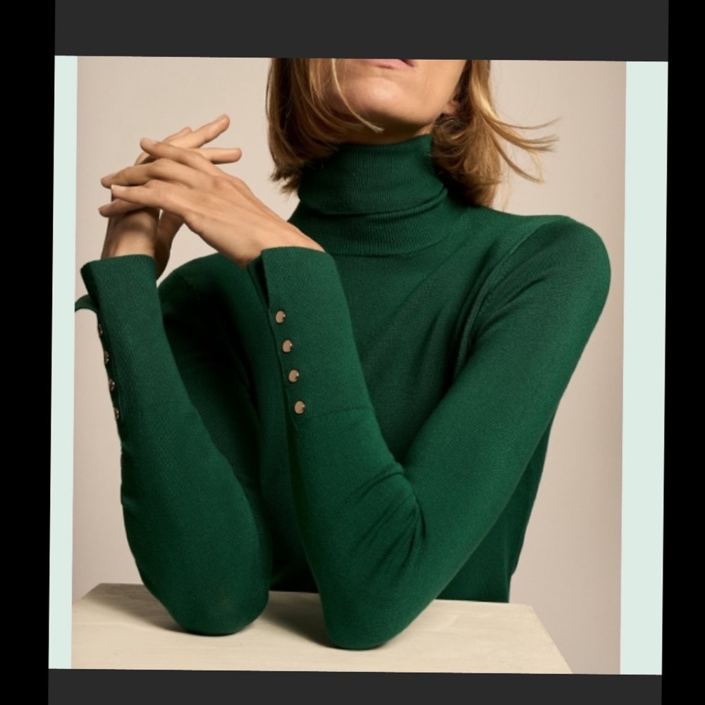 ZARA green long sleeve turtle neck sweater with buttons on sleeve